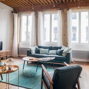 https://large-and-beautiful-appartement-in-the-hyper-centre.hotels-rhonealpes.com